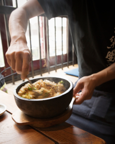 人,饮食,室内,中间部分,碗_113219433_创意图片_Getty Images China